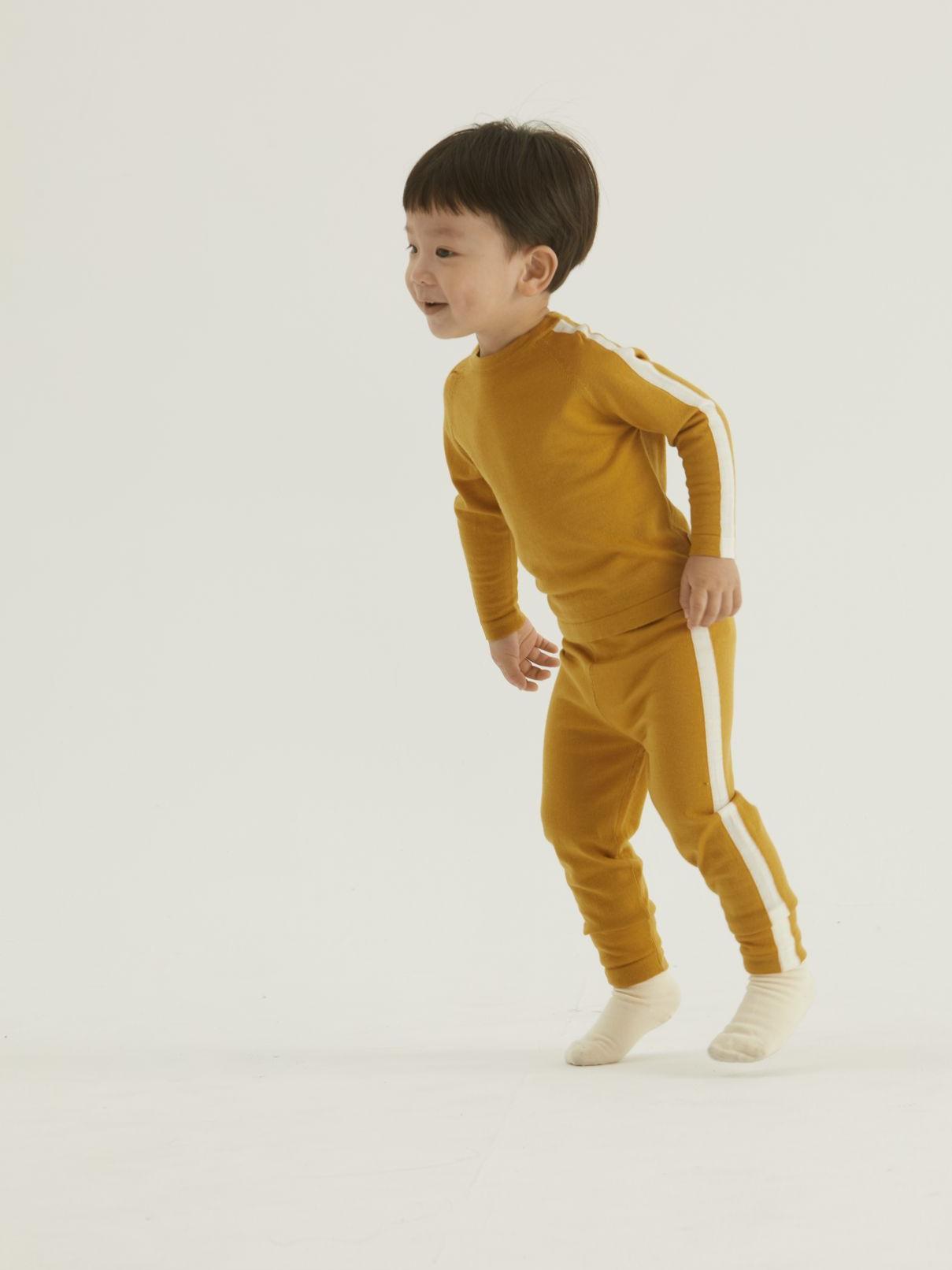 ArborTree 100% merino mercerised wool baby clothing set in black, soft and natural fabric, featuring a sweater and pants for infants.