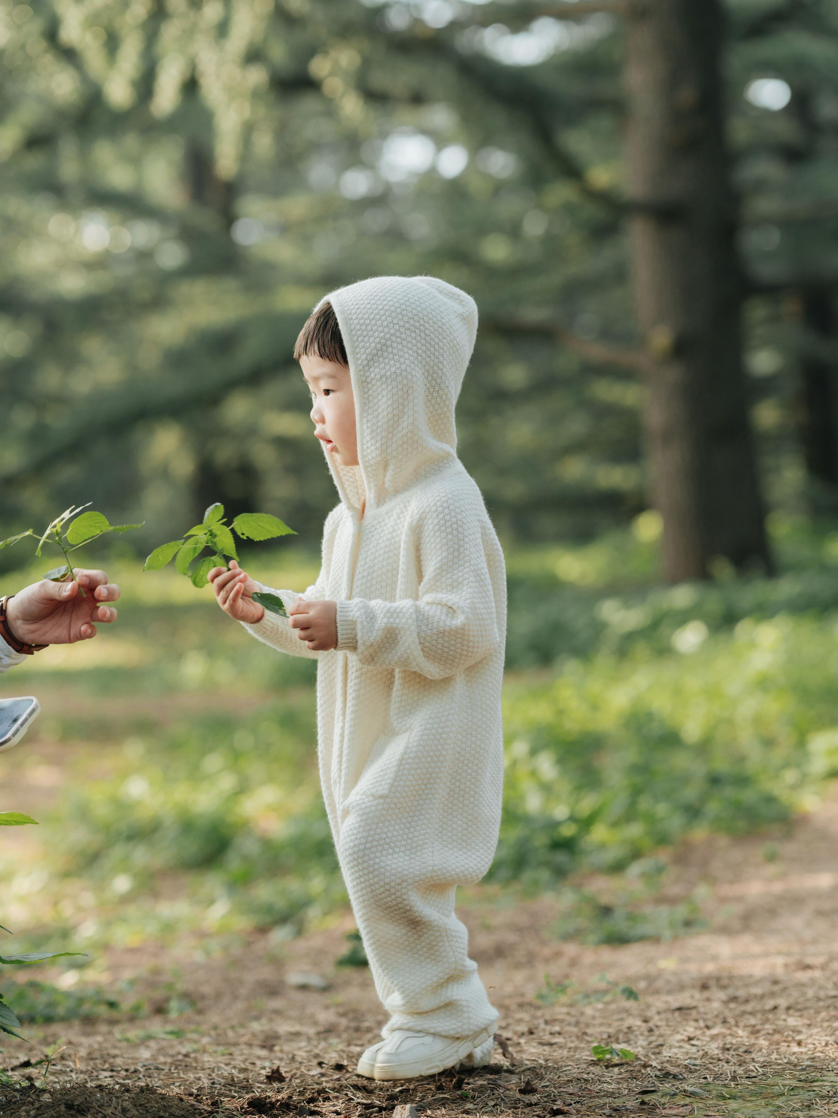 ArborTree 100% cashmere hooded onesie for kids, soft and cozy with a hood, in a natural color, ideal for comfortable wear.