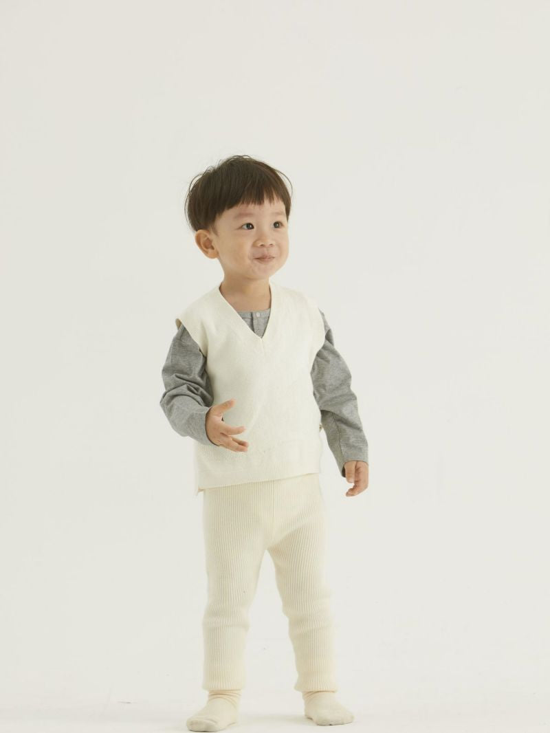 ArborTree kids' organic cotton and cashmere 3D pattern vest, soft and cozy, featuring a stylish design for children.