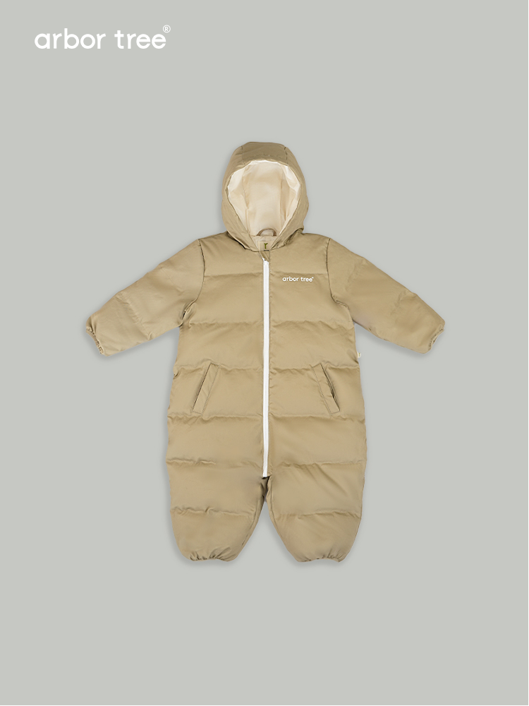 ArborTree Winter down onesies for boys and girls made from natural materials; the outer layer meets Class A standards and has undergone a triple-proof treatment
