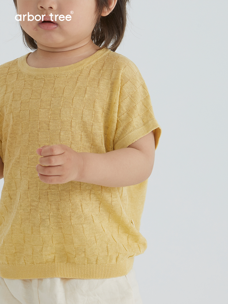 Arbortree baby checkered summer T-shirt made of 70% linen and 30% mulberry silk with short sleeves, part of matching set.