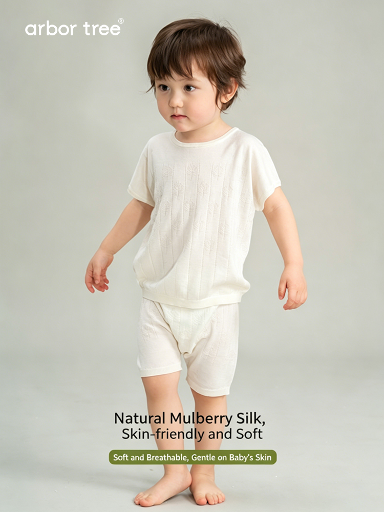 Matching silk summer Bodhi leaf short-sleeve T-shirt set for parents and children by arbortree, featuring leaf print in soft fabric.