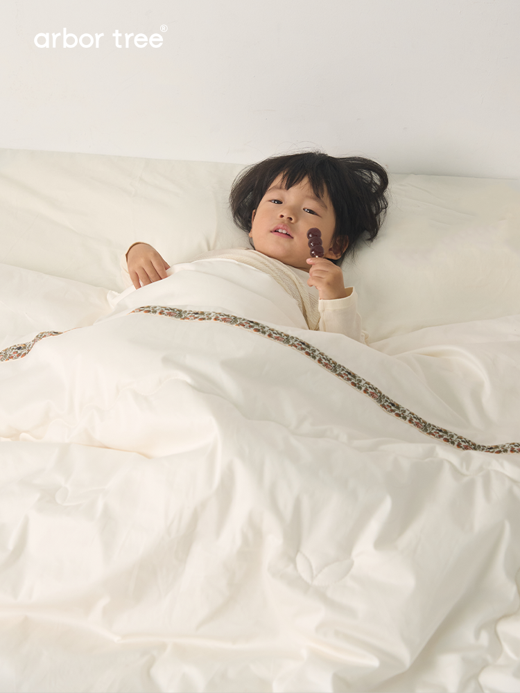 ArborTree organic cotton satin and silk baby quilt with natural, skin-friendly materials, soft and warm for children.