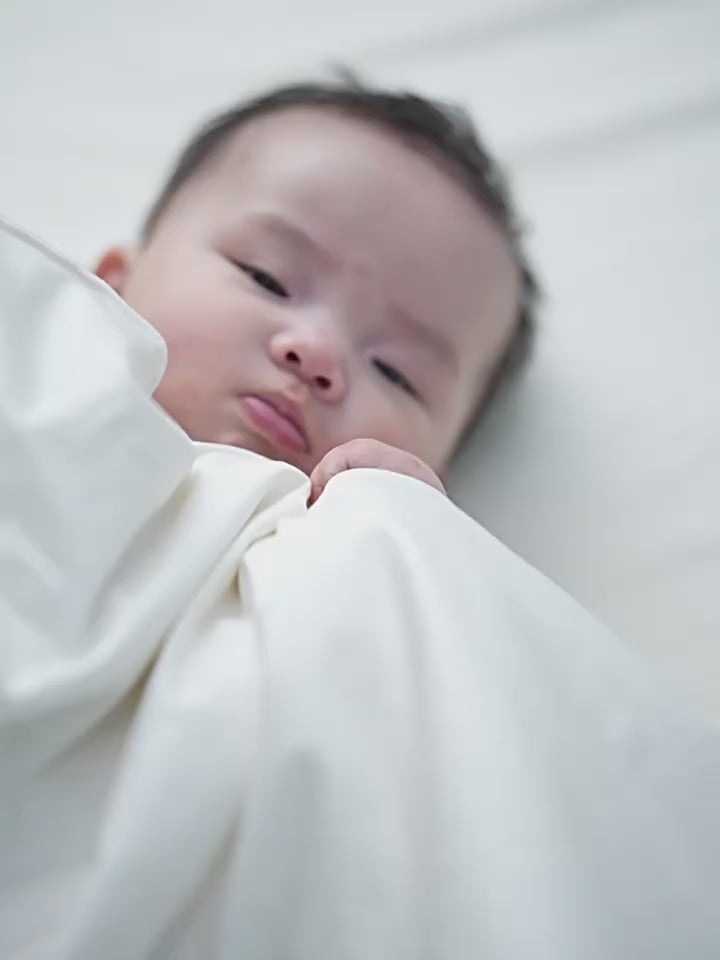 ArborTree Organic Cotton Satin and Silk Baby Quilt Made from Natural Materials: A Warm and Skin-Friendly Children's Quilt